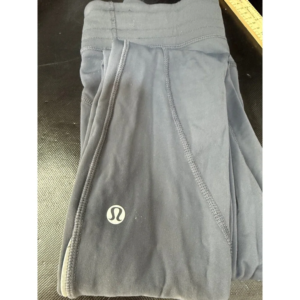Lululemon Athletica Gray Athletic Leggings with Side Zipper Pocket Size 2‎